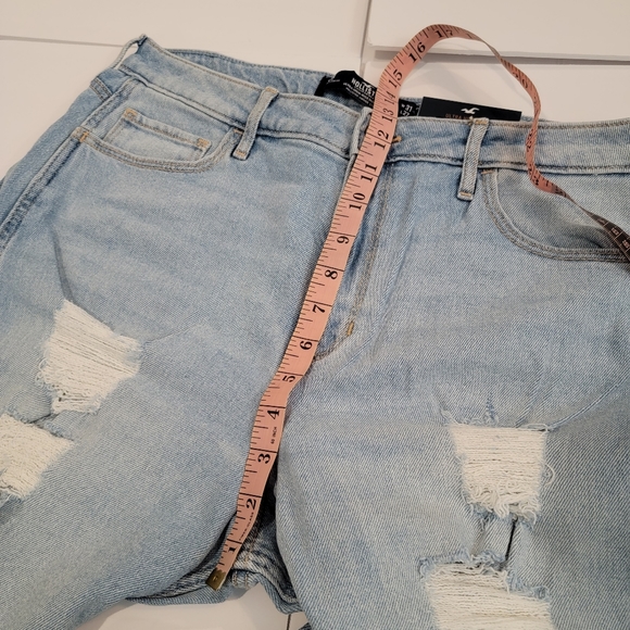 Hollister ULTRA HIGH-RISE MOM Jean Size 31 Light Wash Distressed NEW! - Picture 14 of 14